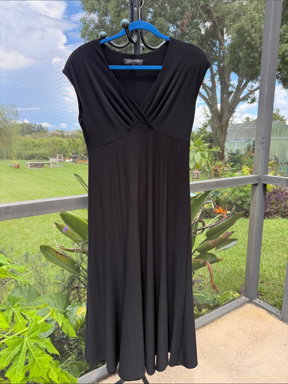 Jones New York Black Cap-Sleeve V-Neck Midi Dress